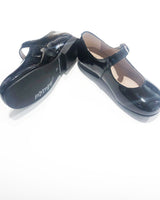 Clasp patent leather shoes, black